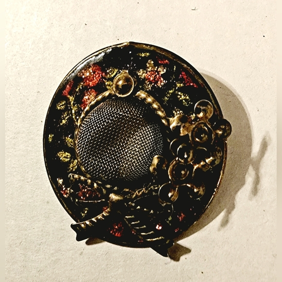 Vintage Holiday, festive mesh enameled with floral print hat brooch - Picture 2 of 7